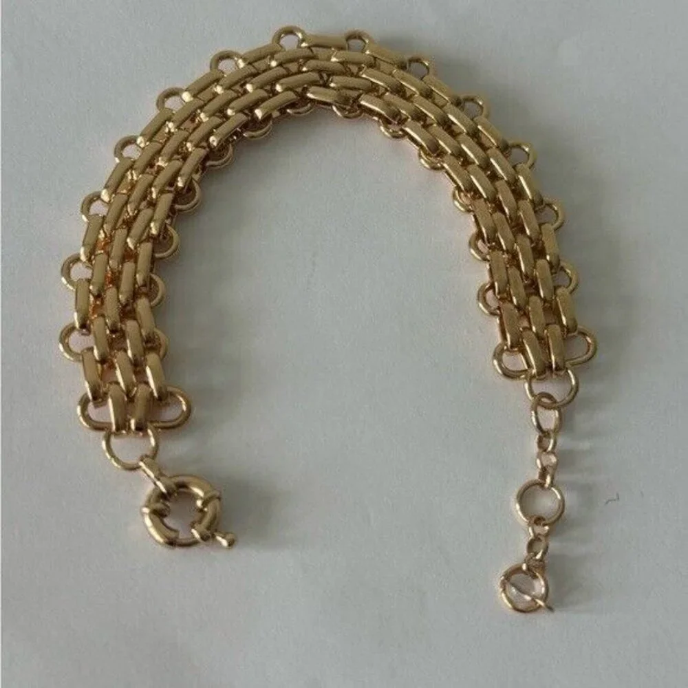 True to form Statement Bracelet Gold Color Link Polished 7.5